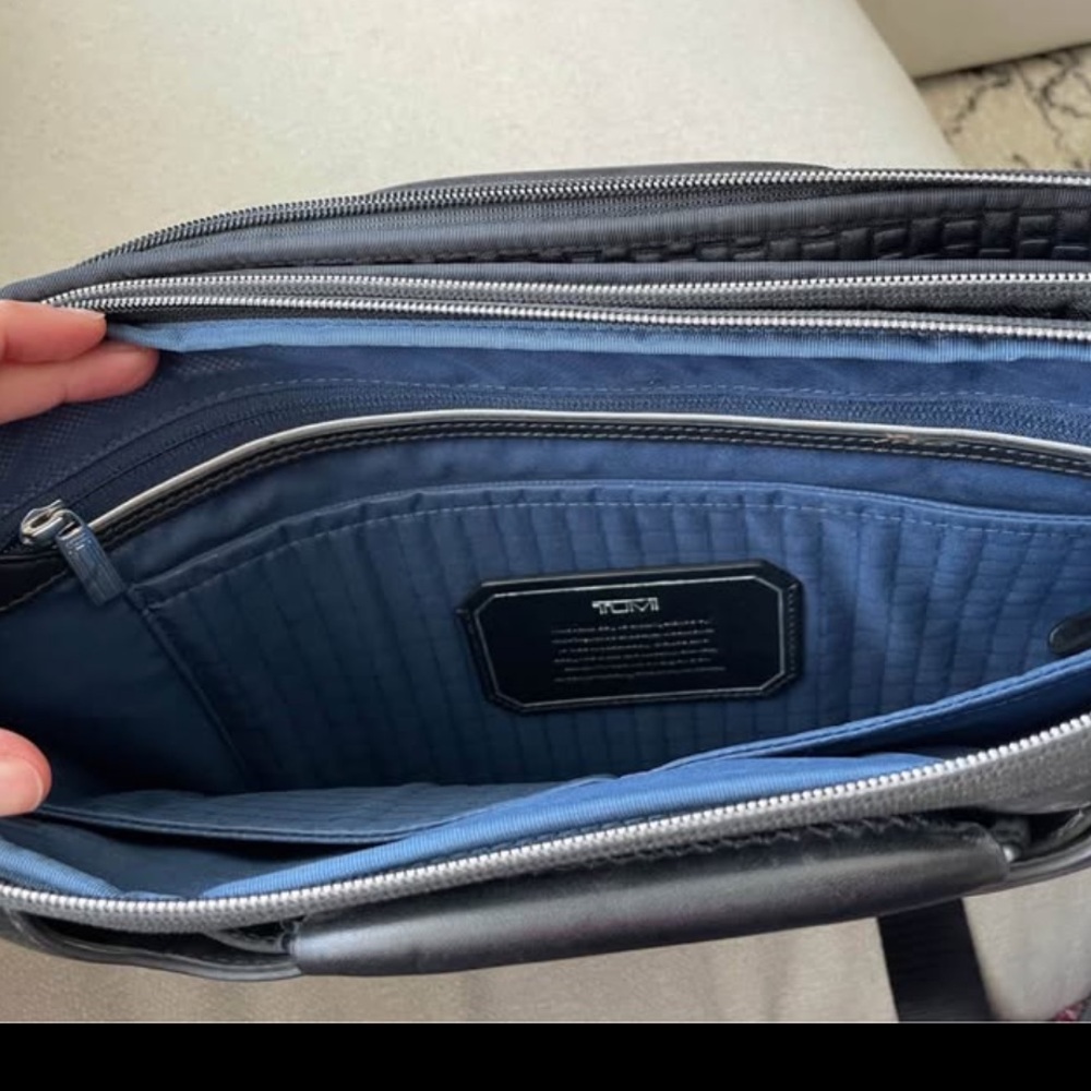 Tumi Computer Bag - Picture 3 of 14